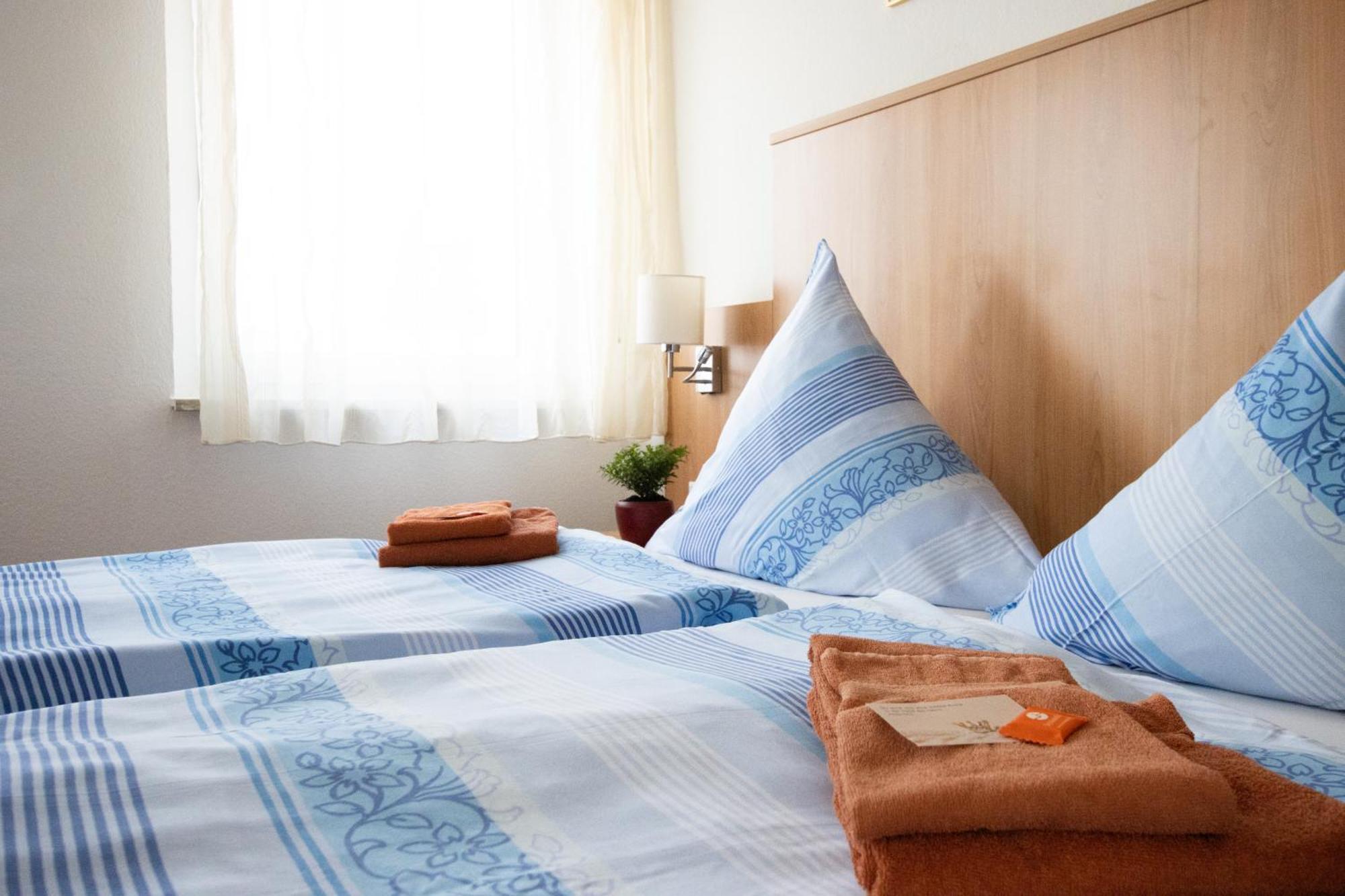 Schwäbisch Gmünd Pension Krone מראה חיצוני תמונה